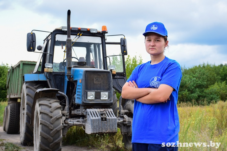 На тракторе  а не  в онлайне